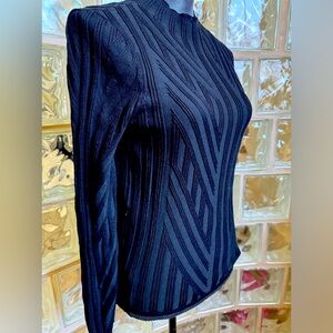 TRUTH Women’s Long Sleeve Sweater Size Small. Preowned/GOOD Condition.